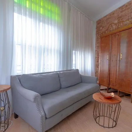 Central With Charming City View Near Istiklal Street In Beyoglu 아파트
